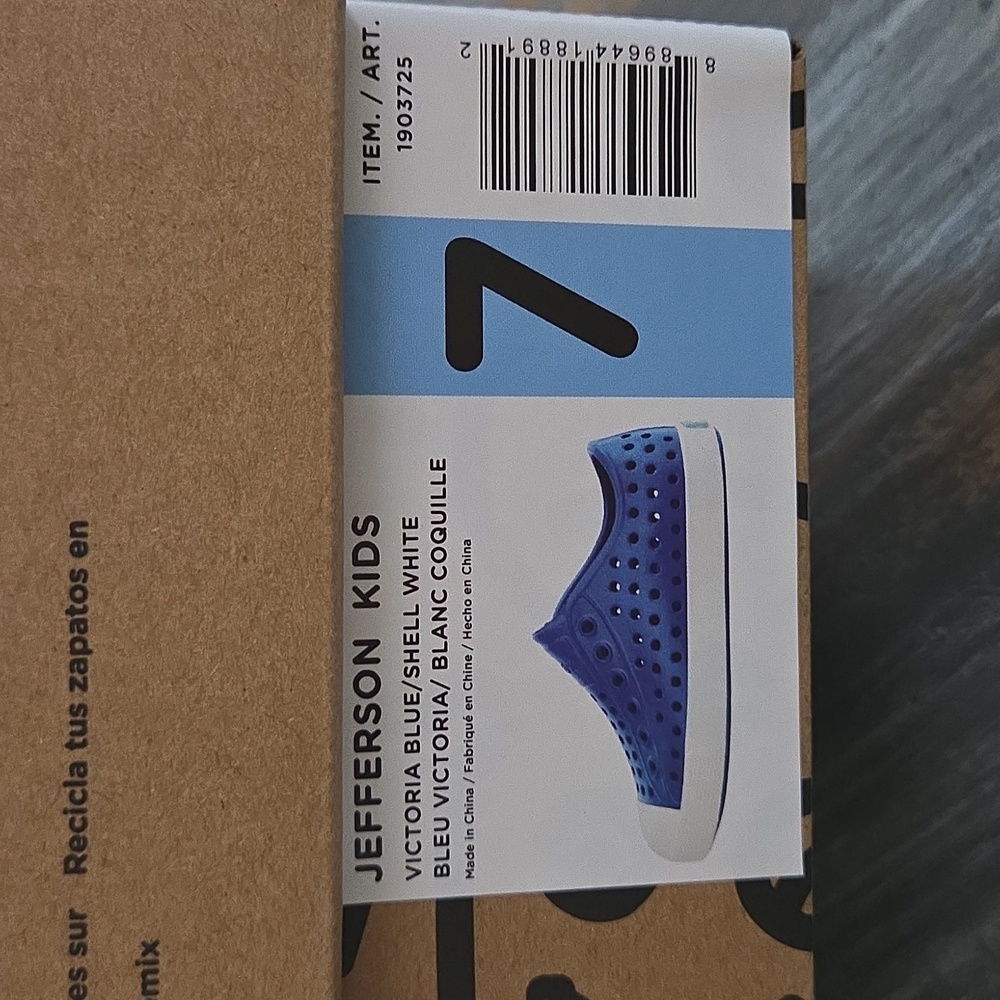 Native Size 7 Kids NEW In Box Sneakers Navy‎ and White - Picture 3 of 7